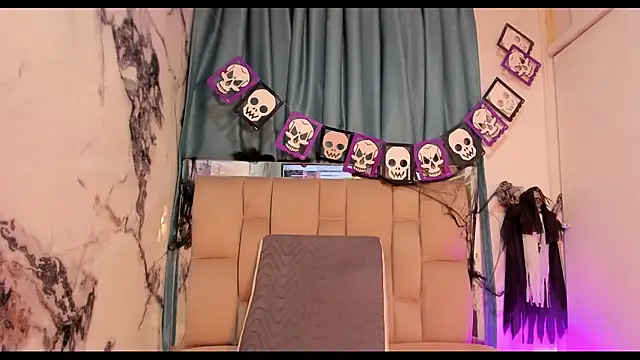 Snapshot of AvaX_777 chatting on 4, 11, 2025 AvaX 777 online show from 4, 11, 2025