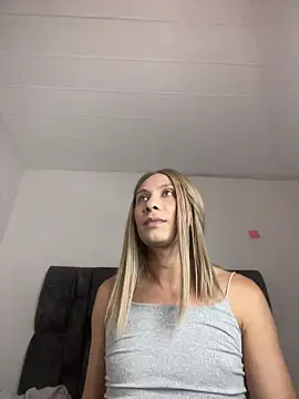 Snapshot of davinaclaire chatting on 3, 5, 2026 davinaclaire online show from 3, 5, 2026