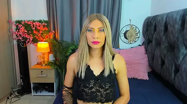 Snapshot of davinaclaire chatting on 5, 3, 2025 davinaclaire online show from 5, 3, 2025