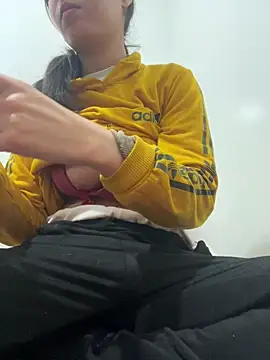 saraaxx1 online show from 14, 2, 2026