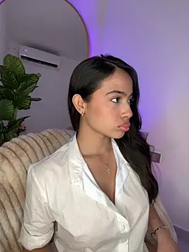  Emily Thompson  online show from 23, 10, 2025