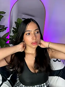  Emily Thompson  online show from 28, 10, 2025