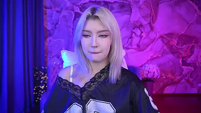 SelenaIris online show from 17, 10, 2025