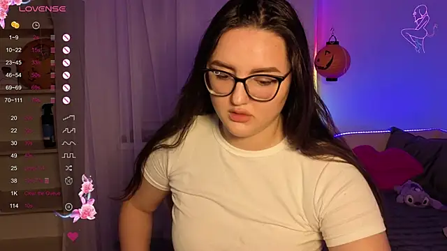 MiraLuccian online show from 30, 10, 2025