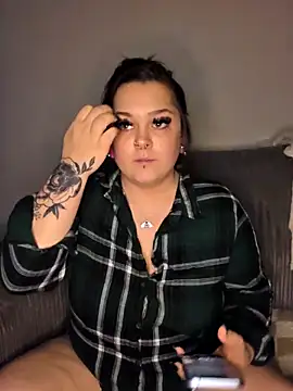 Snapshot of Saucy-Serenity chatting on 12, 11, 2025 Saucy-Serenity online show from 12, 11, 2025