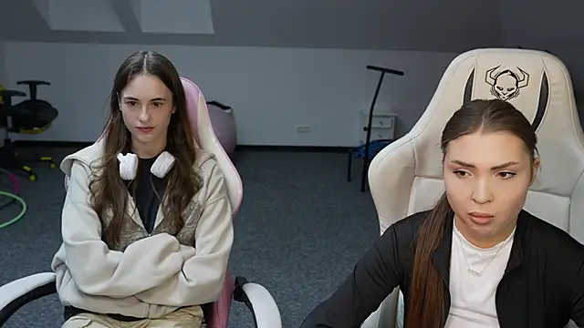 Snapshot of Billie054 chatting on 8, 11, 2025 Billie054 online show from 8, 11, 2025