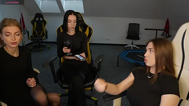 Snapshot of Billie054 chatting on 4, 11, 2025 Billie054 online show from 4, 11, 2025