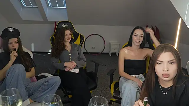 Snapshot of Billie054 chatting on 7, 11, 2025 Billie054 online show from 7, 11, 2025