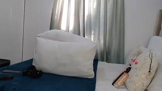 Snapshot of MystiqueTeee chatting on 4, 6, 2026 MystiqueTeee online show from 4, 6, 2026