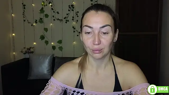 Snapshot of Kiss_julli88I chatting on 28, 11, 2025 Kiss julli88I online show from 28, 11, 2025