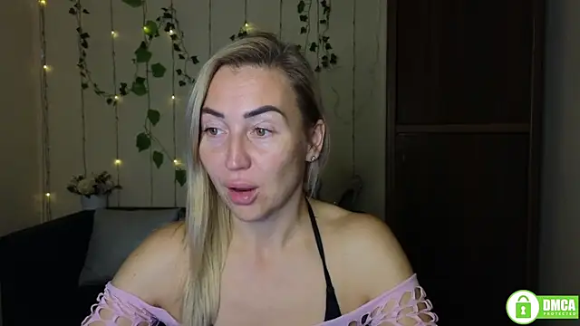 Snapshot of Kiss_julli88I chatting on 23, 10, 2025 Kiss julli88I online show from 23, 10, 2025