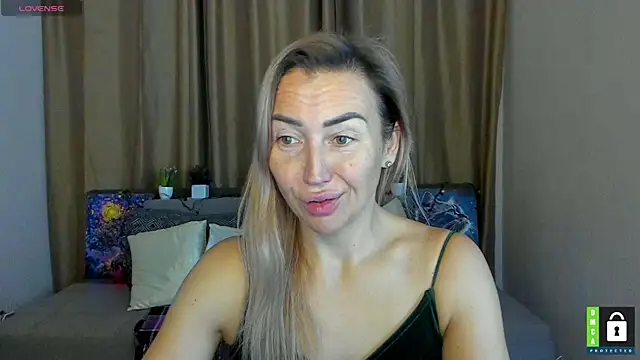 Snapshot of Kiss_julli88I chatting on 25, 11, 2025 Kiss julli88I online show from 25, 11, 2025