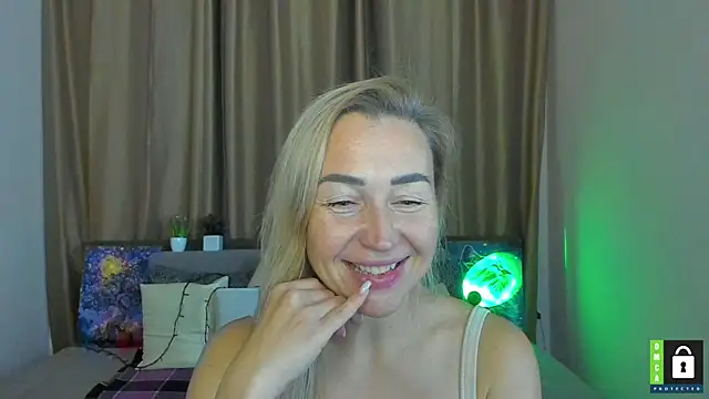 Snapshot of Kiss_julli88I chatting on 8, 11, 2025 Kiss julli88I online show from 8, 11, 2025