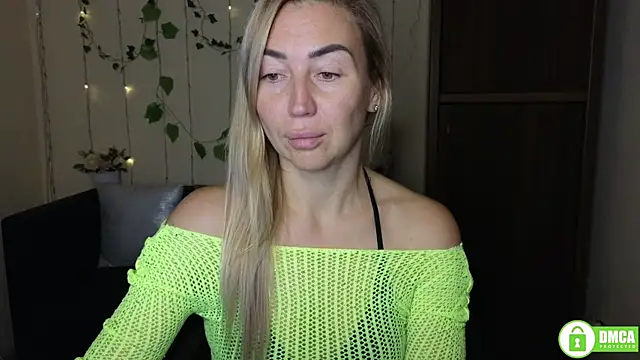 Snapshot of Kiss_julli88I chatting on 14, 10, 2025 Kiss julli88I online show from 14, 10, 2025