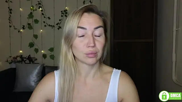 Snapshot of Kiss_julli88I chatting on 12, 11, 2025 Kiss julli88I online show from 12, 11, 2025