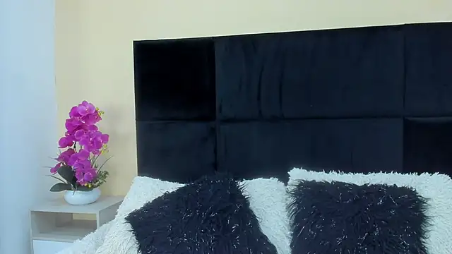 MaddyCrofft online show from 12, 3, 2026