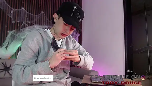 Snapshot of troy_rouge chatting on 22, 10, 2025 troy rouge online show from 22, 10, 2025