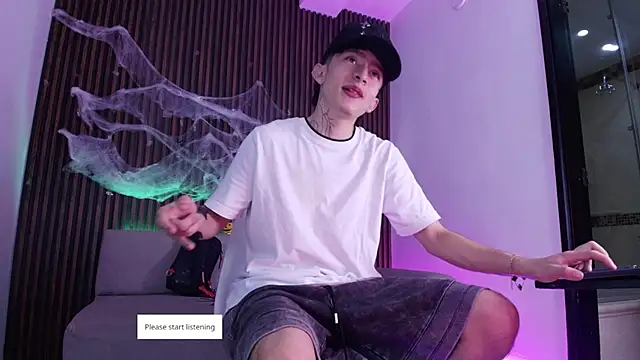 Snapshot of troy_rouge chatting on 29, 10, 2025 troy rouge online show from 29, 10, 2025