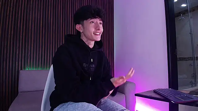 Snapshot of troy_rouge chatting on 4, 11, 2025 troy rouge online show from 4, 11, 2025