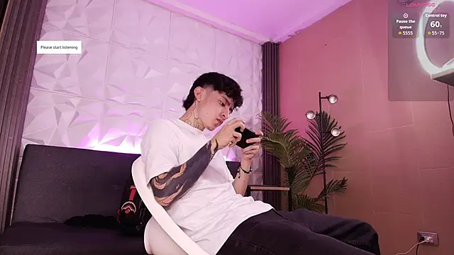 Snapshot of troy_rouge chatting on 25, 11, 2025 troy rouge online show from 25, 11, 2025