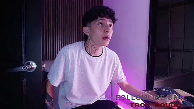 Snapshot of troy_rouge chatting on 12, 11, 2025 troy rouge online show from 12, 11, 2025