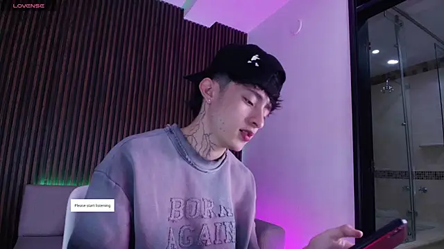 Snapshot of troy_rouge chatting on 15, 11, 2025 troy rouge online show from 15, 11, 2025