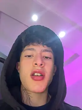 Snapshot of troy_rouge chatting on 27, 10, 2025 troy rouge online show from 27, 10, 2025