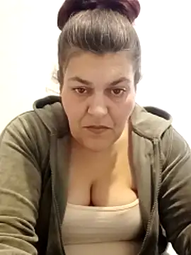 Curvy-Essex-Milf online show from 7, 3, 2026