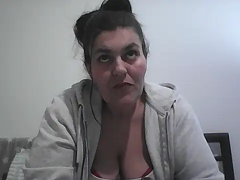 Curvy-Essex-Milf online show from 5, 3, 2026