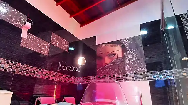 Small Hot19 online show from 24, 10, 2025