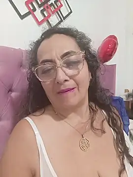 AlessandraLeroy online show from 18, 4, 2026