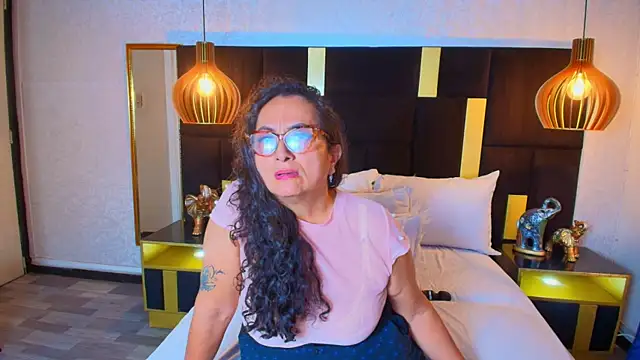 AlessandraLeroy online show from 10, 9, 2025