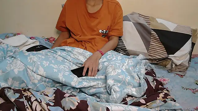 NaughtyThrouple007 online show from 8, 11, 2025