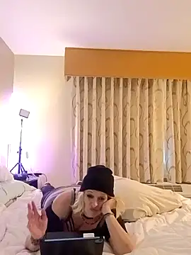 KITTYBOOBOOFUXX online show from 18, 11, 2025