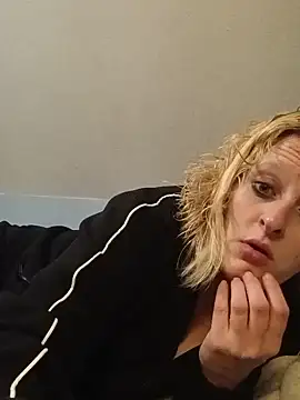 KITTYBOOBOOFUXX online show from 17, 6, 2026