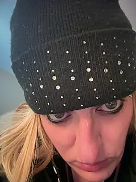 KITTYBOOBOOFUXX online show from 1, 4, 2026