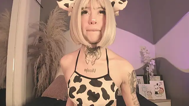 Zhally Dee online show from 8, 7, 2026
