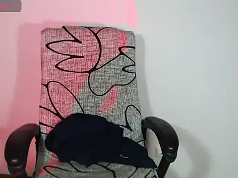 Hannah Kiim online show from 24, 2, 2026