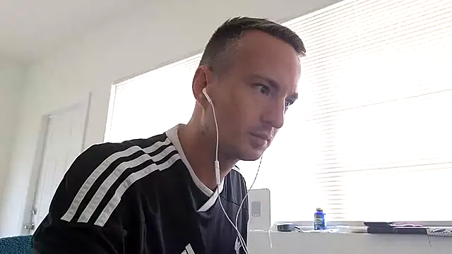 Snapshot of TheDaddy005 chatting on 14, 5, 2026 TheDaddy005 online show from 14, 5, 2026