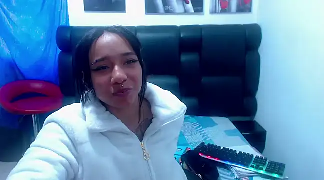 XxxReinaSexyBodyxxX777 online show from 11, 3, 2025