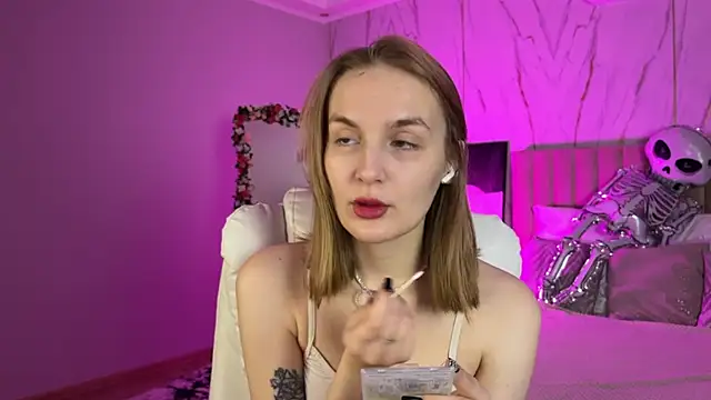  Vikky Moon  online show from 13, 11, 2025