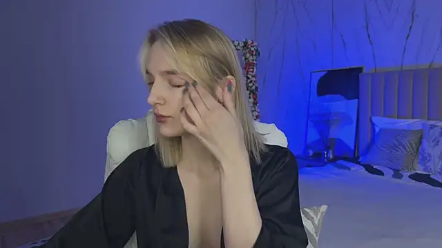  Vikky Moon  online show from 19, 4, 2026