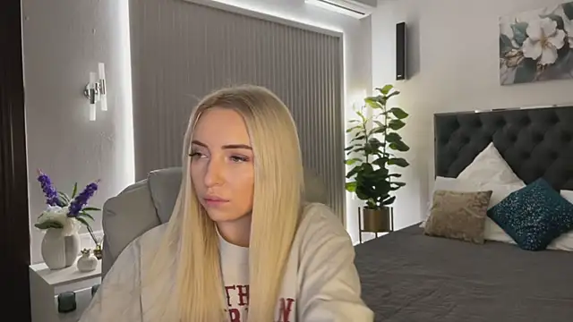 OhMyEmma online show from 4, 12, 2025