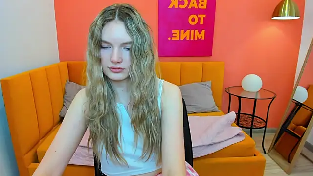 Snapshot of EvelineAmore chatting on 18, 5, 2026 EvelineAmore online show from 18, 5, 2026
