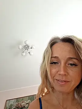 b l o n d i n k a online show from 18, 9, 2025