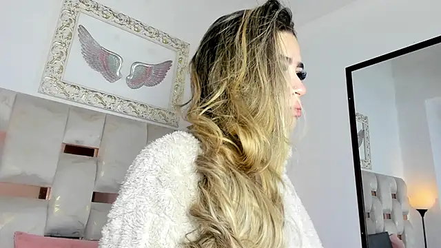 Lola Blondie online show from 24, 11, 2025