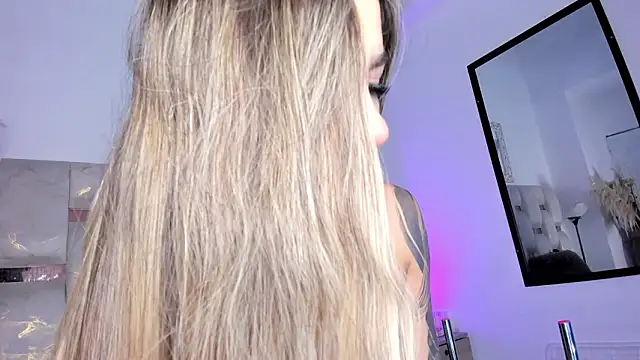 Lola Blondie online show from 5, 2, 2026