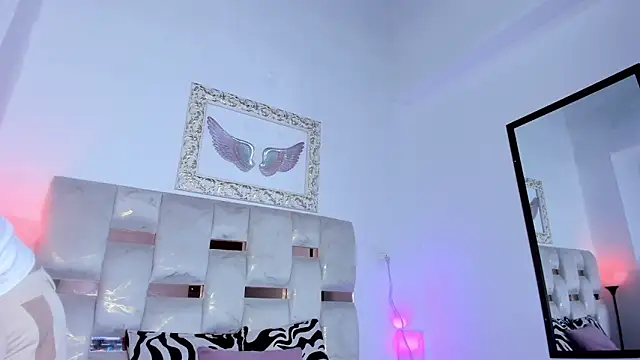 Lola Blondie online show from 18, 12, 2025