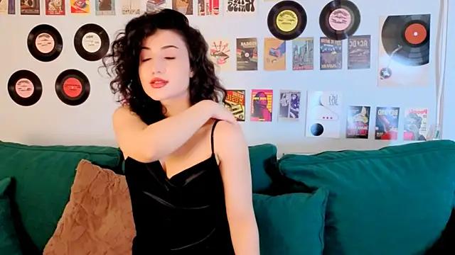 Maya Rogerss online show from 22, 7, 2026