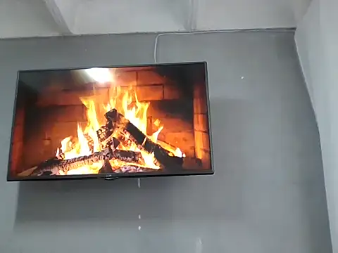 DaphneRosses online show from 24, 9, 2025